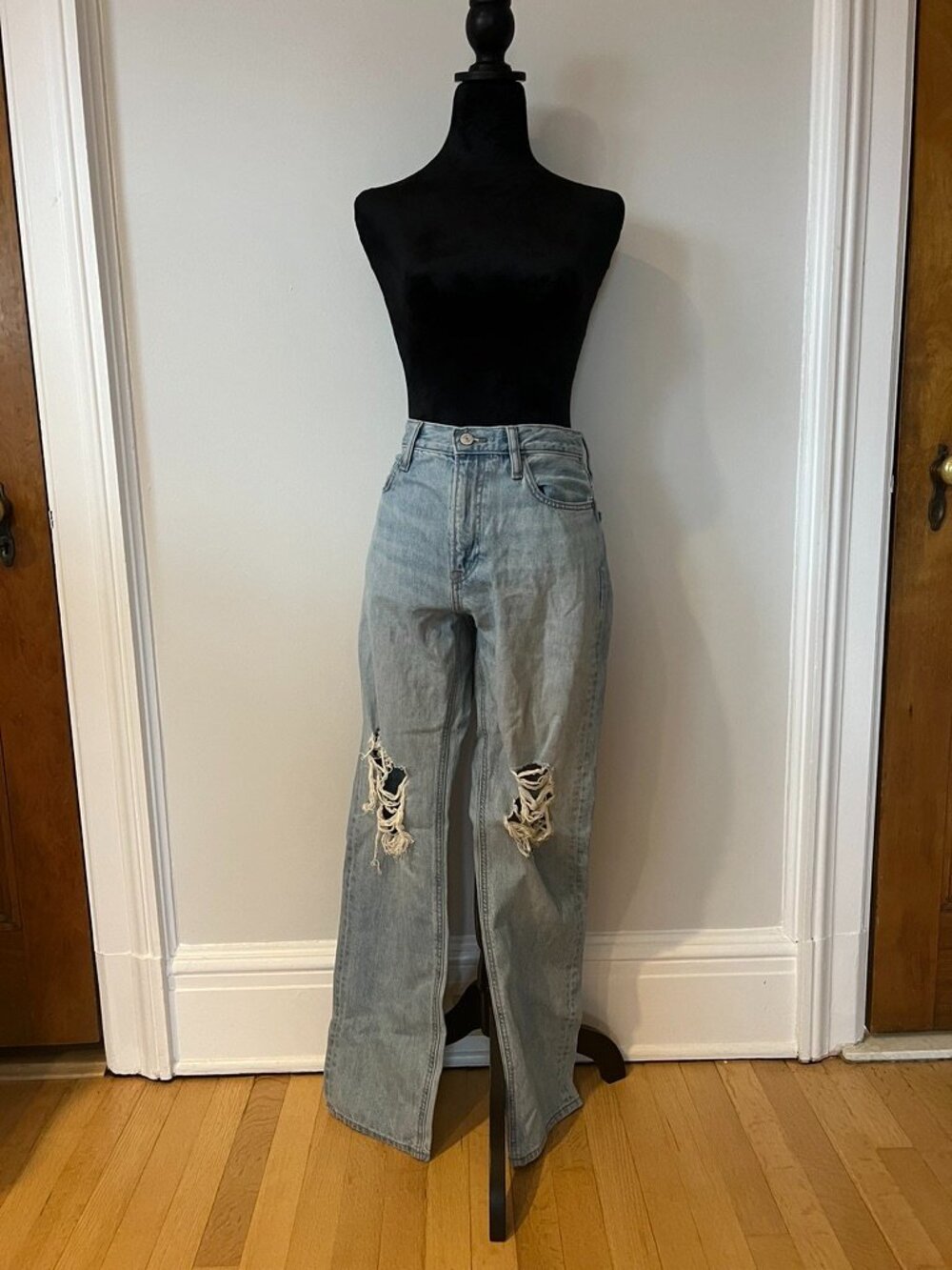 Uniqlo Distressed High Waist Jeans